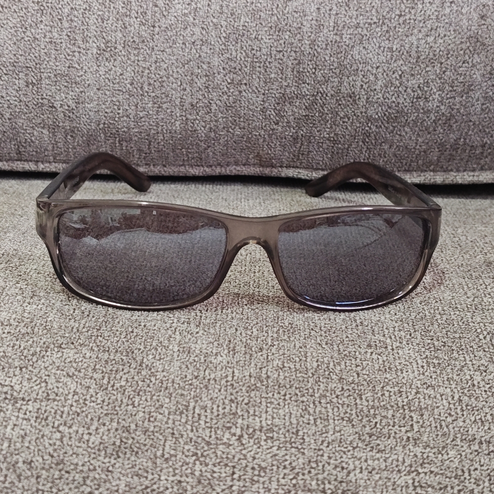 Genuine Authentic Levis Sunwear Sunglasses Gray Shades Lens LS162-3 Unisex